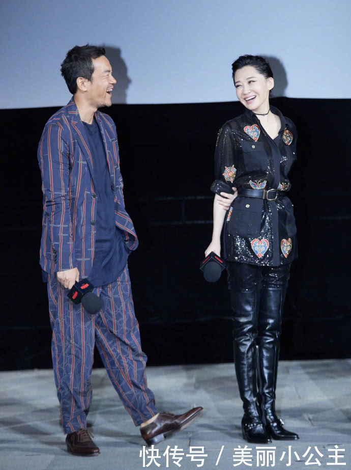 许晴又刷三观！皮裙下穿皮裤就算了，还要硬往靴里塞皮裤！