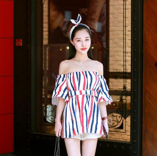 靓丽又婀娜的吊带装小姐姐展露迷人轮廓线，彰显女性柔美气质！