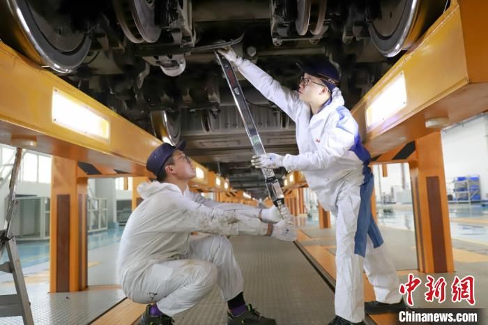  提前■西南最大动车“4S店”给动车组提前换上“新脚”备战春运