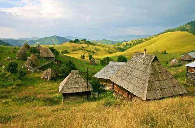 首个对华免签的欧洲国,是中国“铁哥们”,连路标都用汉字