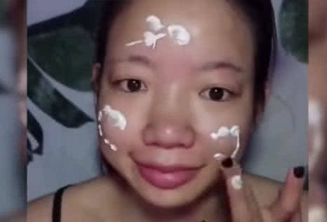 中国妹子展现“教科书级别”化妆术,让国外网友难以置信