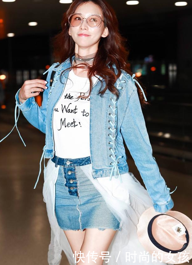 林志玲街拍不忘秀身材，这白纱裙体现了成熟女人的性感风情和气质