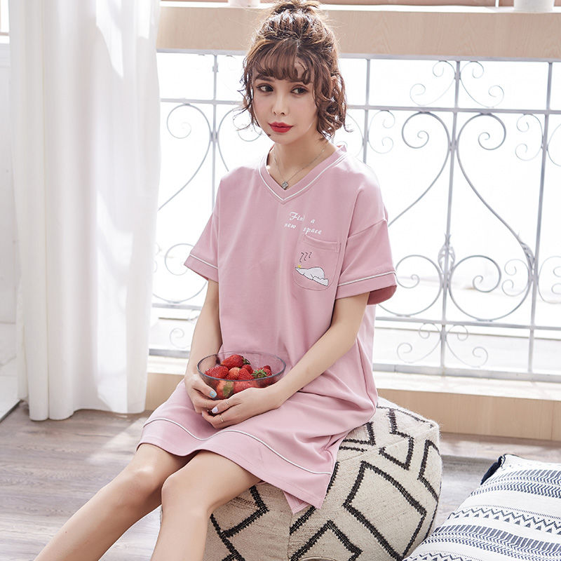 女人洗完澡穿睡衣还是睡袍?瞅瞅下图的女人，你不就清楚了