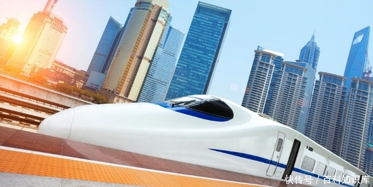 美国姑娘来中国穷游，第一次坐高铁被震撼：这真是中国吗？