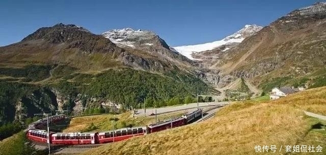 火车从平原攀上了喜马拉雅山,印度人称它是伟大的铁路