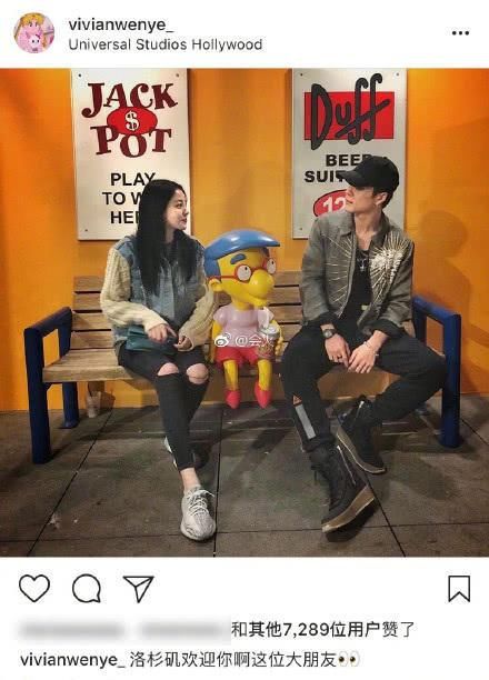 王中磊女儿王文也晒与韩东君的合照,深情对视