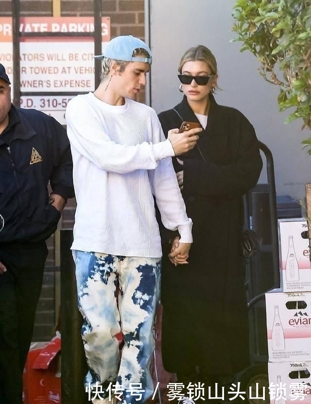 海莉|贾斯汀比伯与妻子海莉一同现身街头,结婚后的比伯看来是收心不少