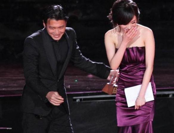 张艺兴肖战合照