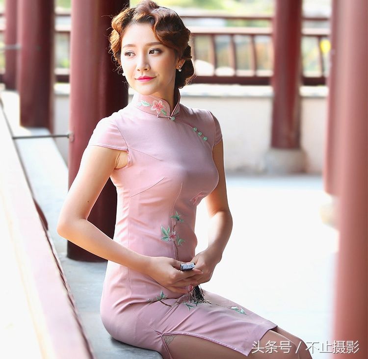 不止摄影:粉色靓影，旗袍佳人，优雅动人
