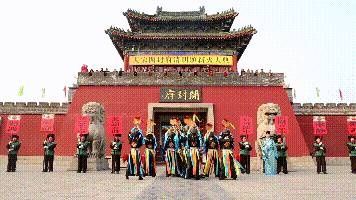  #大宋开封府清明颁新#开封府景区三月二十八日恢复演出