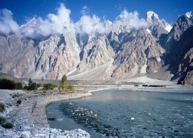 去巴基斯坦游玩，不要对当地美女做这个动作，导游：可能会留下