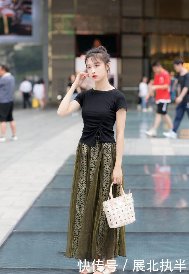 【黑色修身】五一小长假出门玩,穿搭要注意,这样穿才不会被人pk下去