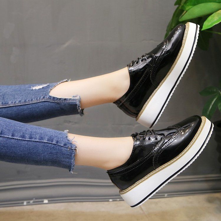 别再穿10几块的“地摊拖鞋”了，今年流行这样的，穿着你更气质