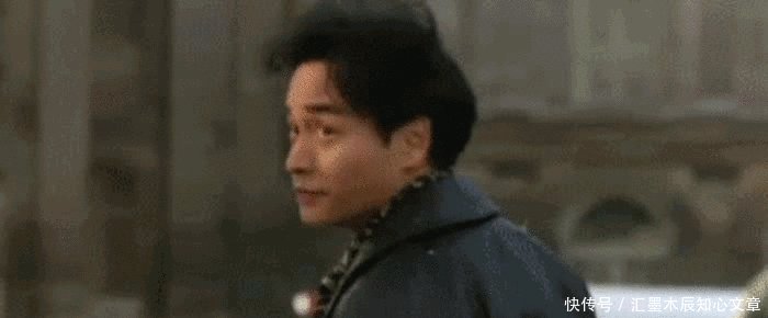 #老照片#老照片里的张国荣,公园看人打牌,与民工闲聊