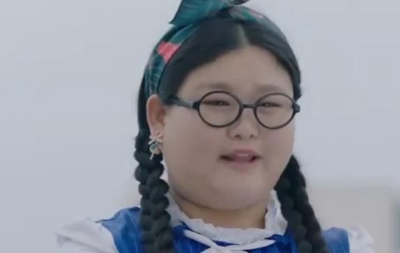  上线：棠雪被梨语冰恶作剧，情敌上线立马警告不许恋爱，又酸又甜