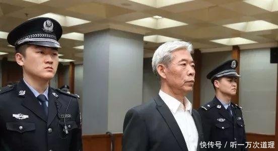 篡改32处、只有性别真实、买北大毕业证……官员档案造假怎么挡