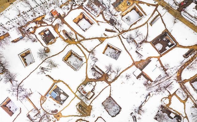  [住在地坑院]雪中实拍中国保存最完好的地下古穴居群，年久超百