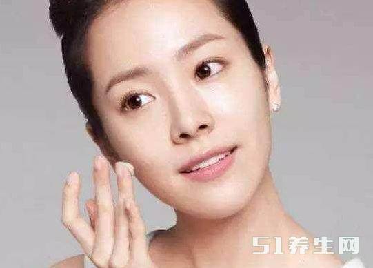 家家药店都在卖的便宜乳膏，一瓶才三五元，用来抹脸有美白淡斑的