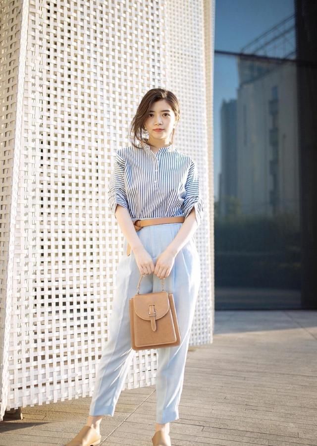  『萝卜』三木博主的春季造型真美，条纹衬衫配萝卜裤，照着穿一样显品位