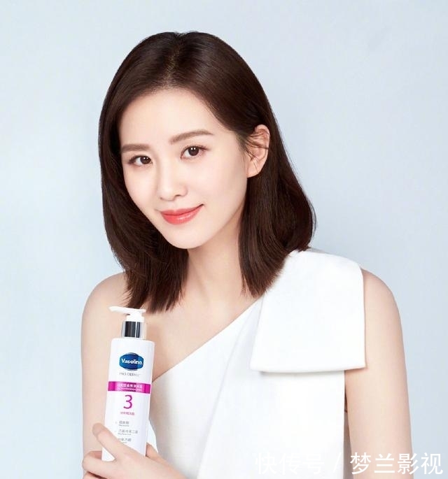 『 开叉』穿蓝色开叉长裙秀美腿，宁静淡雅，刘诗诗真的是“气质女神”