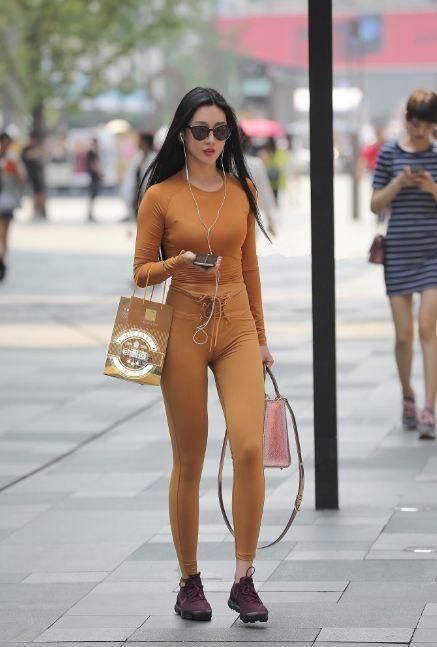 街拍：可爱的小姐姐，穿出时髦女人味