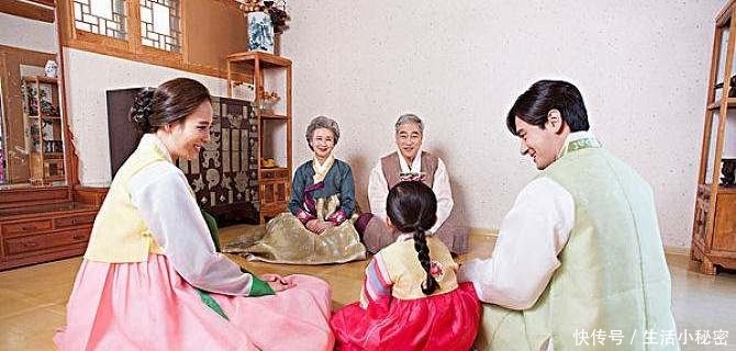 中国、日本、韩国人长得都差不多，该如何分辨？泰国人说：很简单