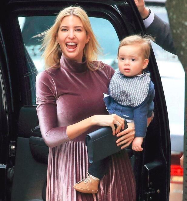 37岁伊万卡：穿紧身旗袍凸显身材，最后一张据说是她丈夫泄露的