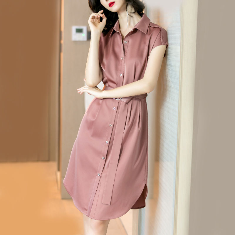 天哪!现在的姑娘太敢穿，衬衣下面不穿裤子，双腿修长身材特曼妙