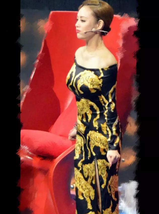 宁静太猛了，这么窄的牛仔裤还往靴里塞，网友：有80斤吗？