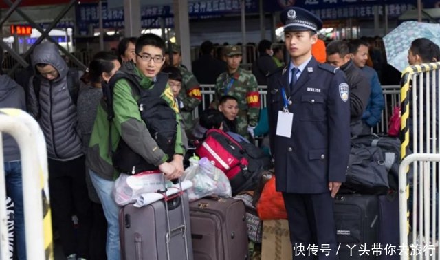 春运“一票难求”的3个城市，让人绝望的拥挤，乘客：我只想回家