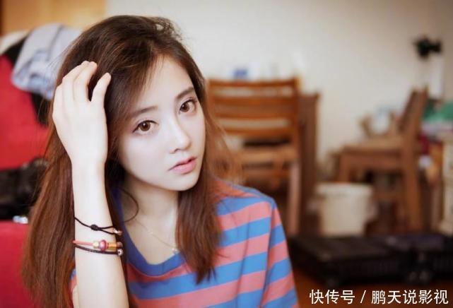 冯提莫的迷人身材照，图二清纯动人，图六美的让我挪不开眼