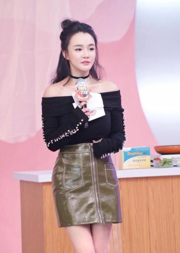 冉莹颖也是厉害了，穿“一根针”支撑高跟鞋，走路不怕断吗?