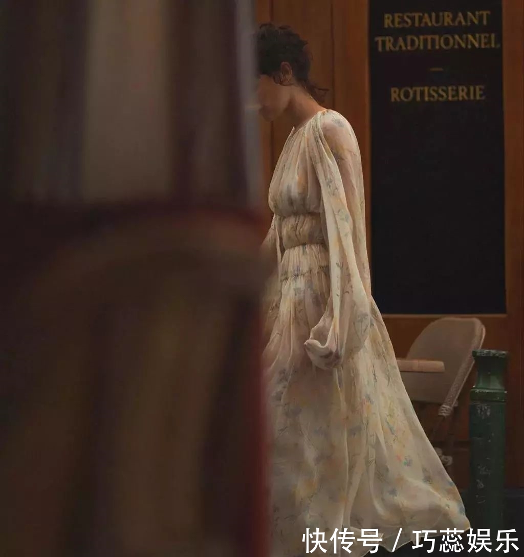  『且也更加』春夏穿上“连衣裙+平底鞋”，气质到不行，时髦的人都在穿！