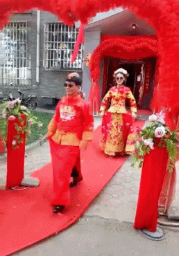 「GIF」搞笑GIF:朋友这婚结的,跟闹着玩似的