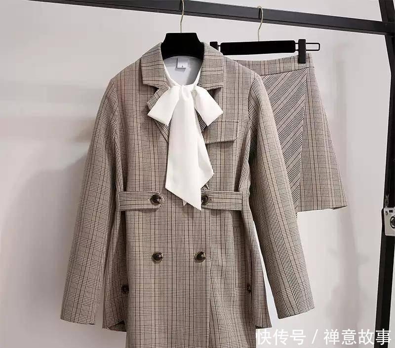 『尽显』强烈建议职场女人穿这种轻奢小资风!5套穿搭示范尽显优雅贵气