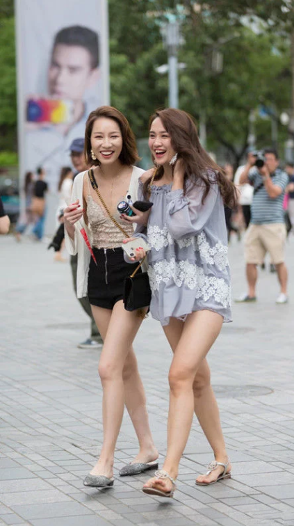 穿着清爽清纯的小姐姐，娇俏甜美尽显温婉女人味！