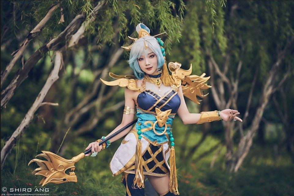 前螺旋猫成员Cos《英雄联盟》拉克丝 性感吸睛!