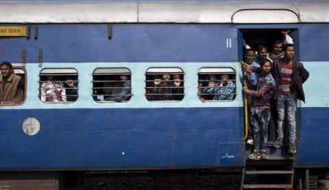 印度火车已经行驶了160公里后 乘客竟发现列车