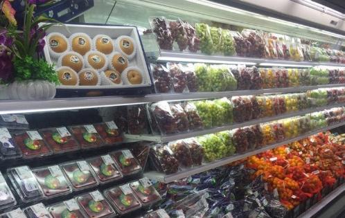 他高中毕业在家待业近一年，从售货员做到总经理一干就是40多年