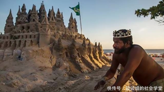 世界最惨“国王”，城堡只有3平米，坏了还要自己修补！