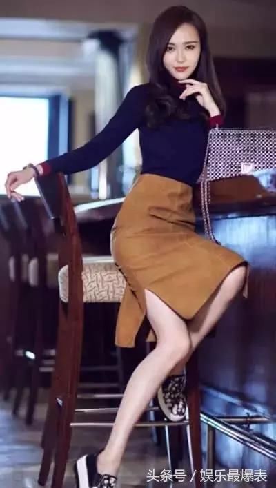 唐嫣的大长腿绝了，两腿间距能夹一张纸，网友：罗晋好福气