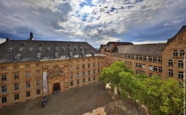  『中世纪』60几岁的古城堡之途为什么能一直维持“青春年少”？