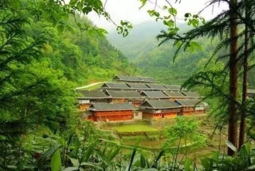  农户@城里人与农民签订宅基地上房买卖合同无效，但可向农户追偿