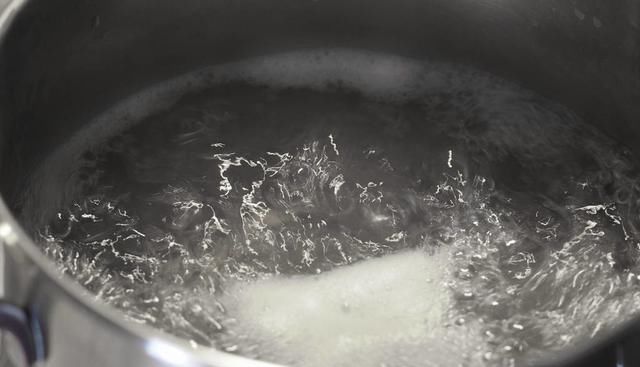 神奇■#营养师在行动#科学辟谣——防治新冠肺炎的“奇葩”食疗法