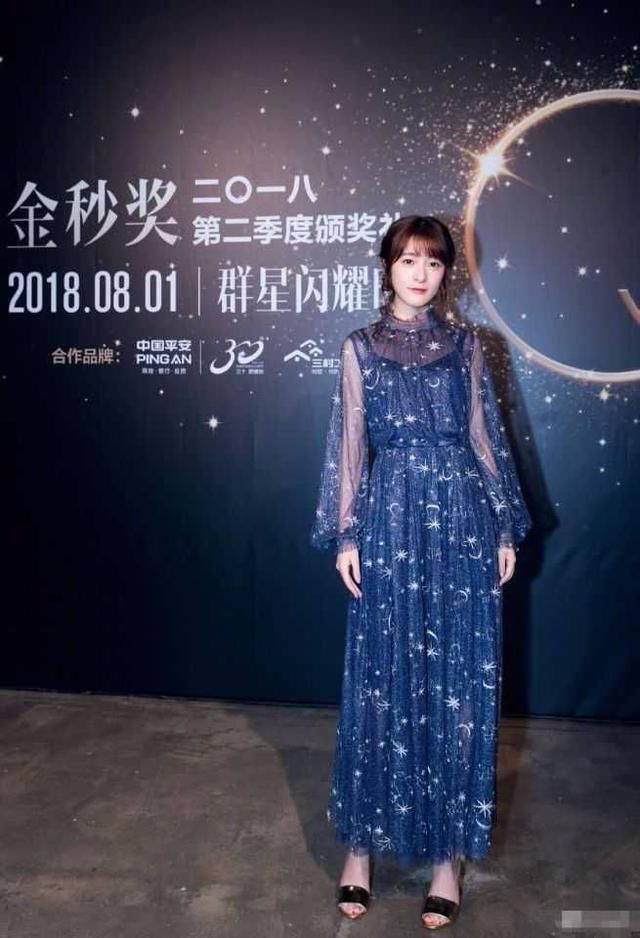 徐娇不仅穿汉服很美，穿上星空裙更是惊艳，秒变“成熟女人”！