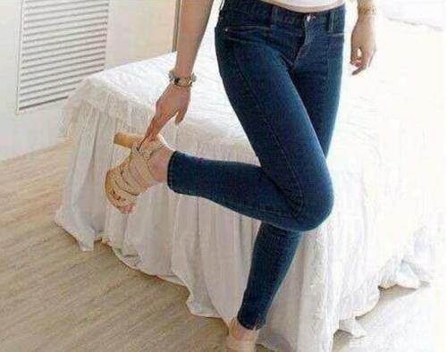 深色牛仔裤该怎么搭配呀！