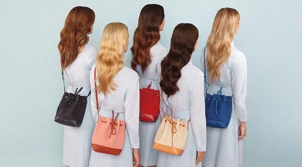 那些靠质感和极简征服时尚圈的水桶包们，辣妈超模都爱得不行!