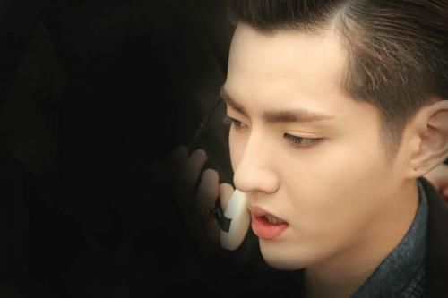 明星就必须哑巴吃黄莲?吴亦凡霸气回击造谣者，索赔50万名誉损失