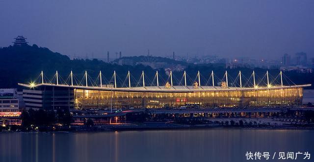 中国最大的火车站，是南京站的5倍！耗资300亿的特等站！