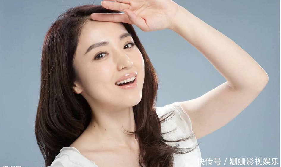 董璇茶餐厅开业杨幂父亲送祝福，结婚戒指瞩目粉碎婚变谣言